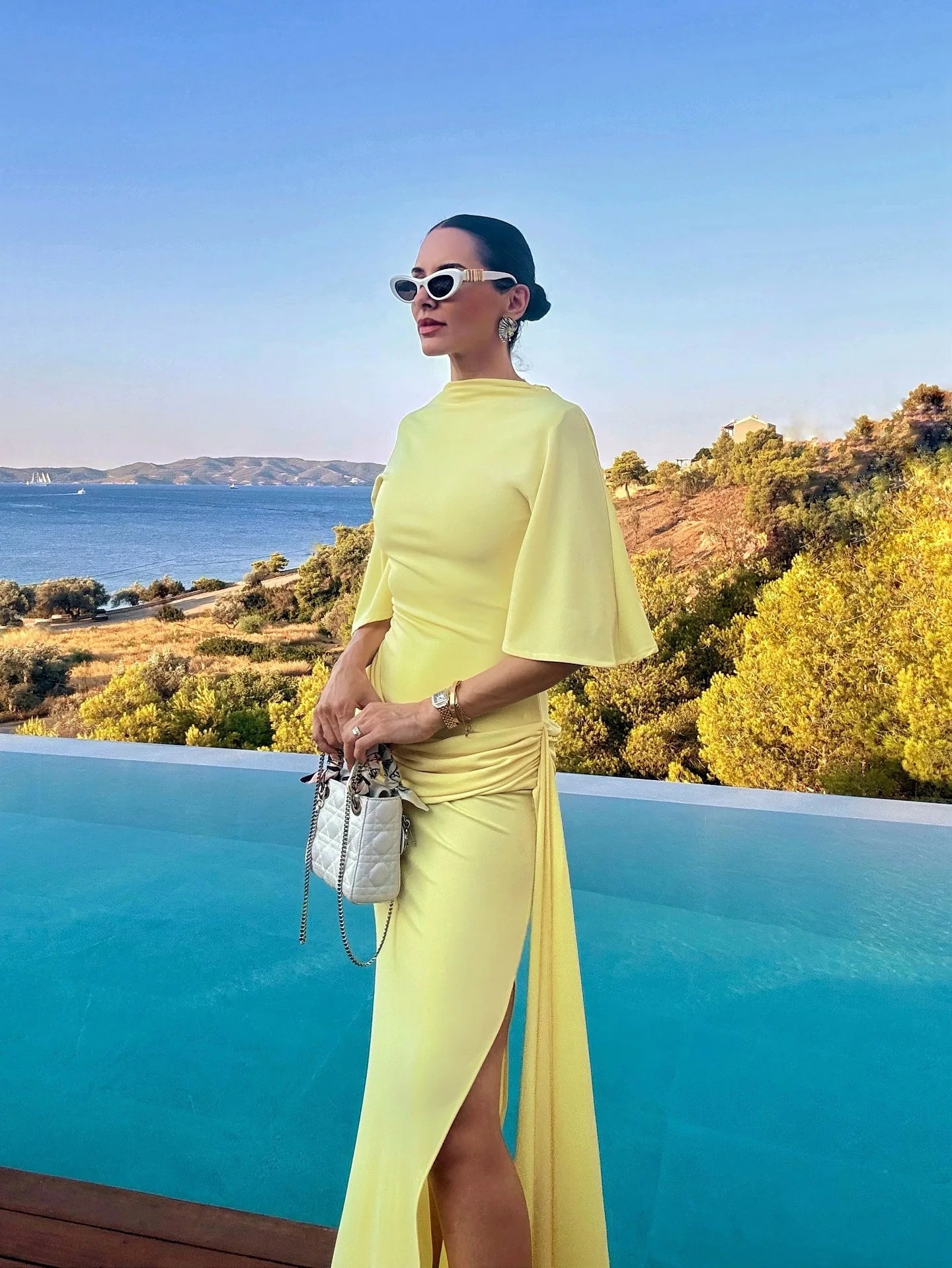 Robe Longue Jaune Élégante Dos Nu – Coupe Froncée et Féminine pour Soirées & Événements